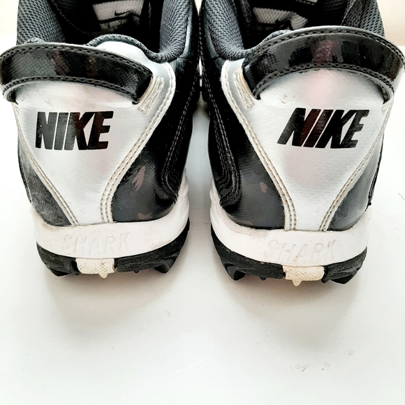 Nike Sport Shoes - Picture 2 of 5